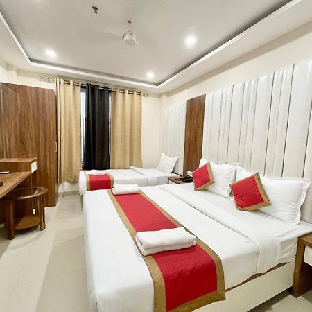 Hotel Shree Radha Krishna Bénarès Extérieur photo