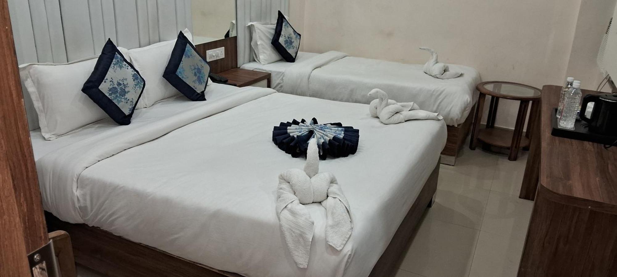 Hotel Shree Radha Krishna Bénarès Extérieur photo