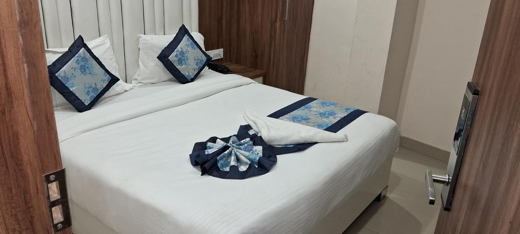 Hotel Shree Radha Krishna Bénarès Extérieur photo
