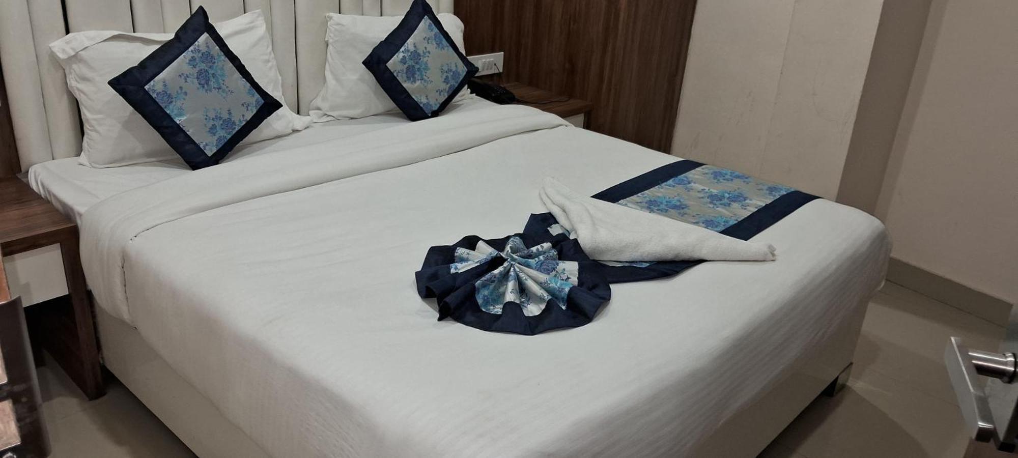 Hotel Shree Radha Krishna Bénarès Extérieur photo