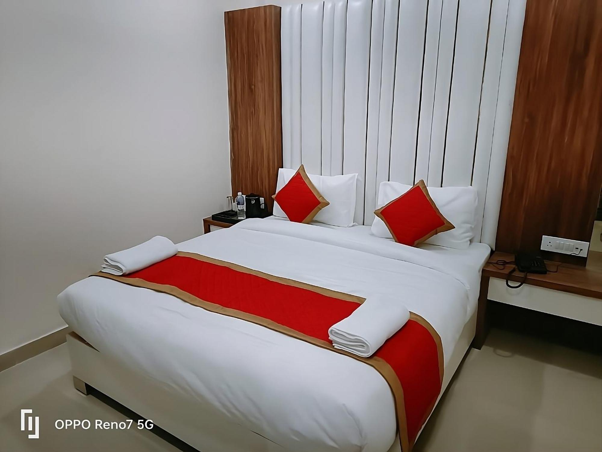 Hotel Shree Radha Krishna Bénarès Extérieur photo