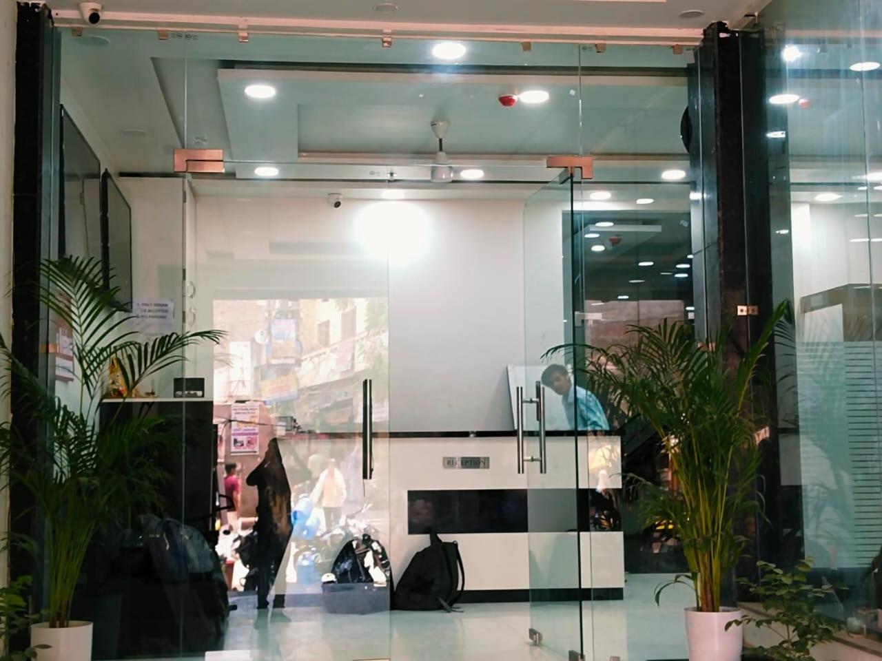 Hotel Shree Radha Krishna Bénarès Extérieur photo