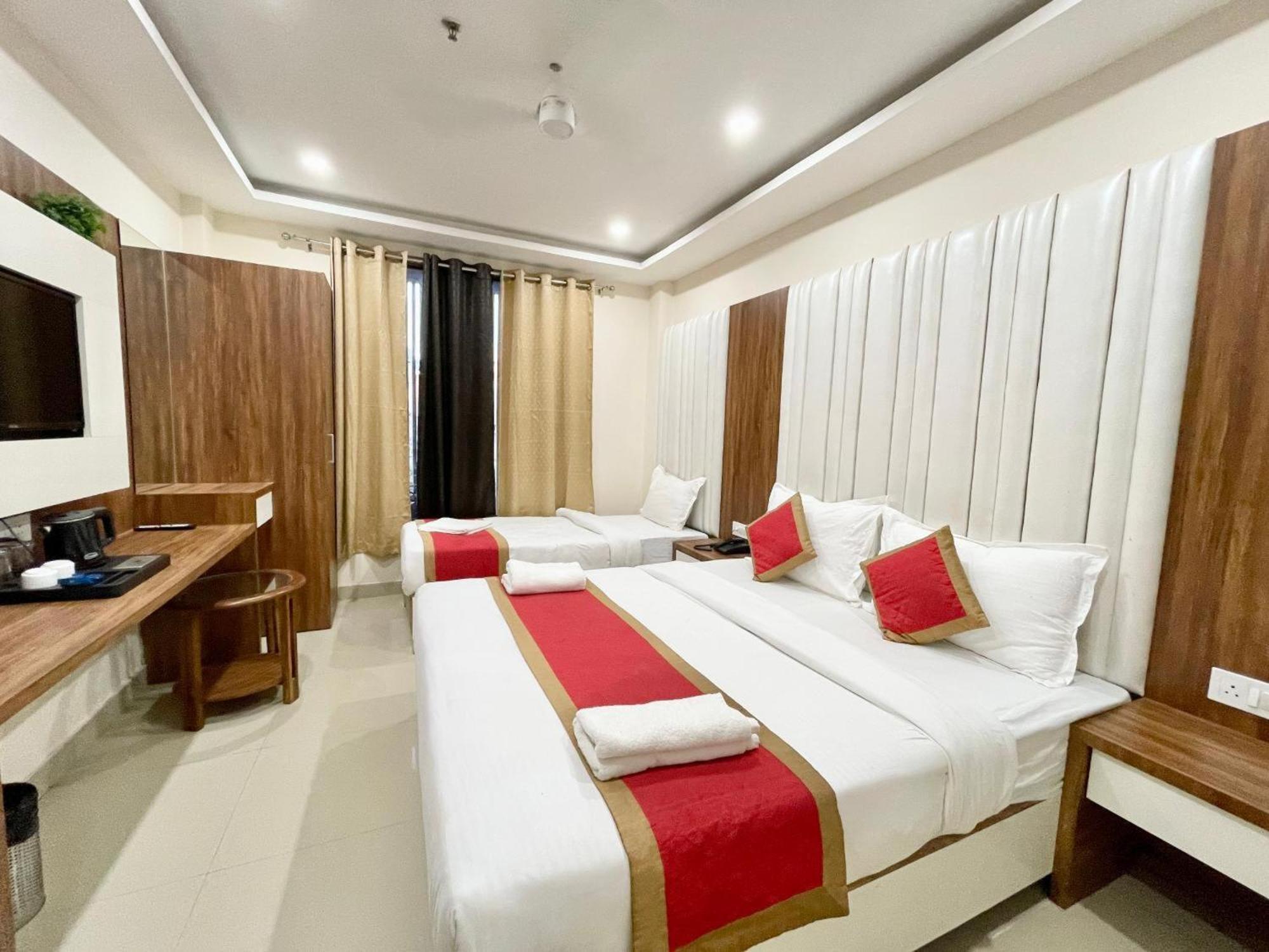 Hotel Shree Radha Krishna Bénarès Extérieur photo