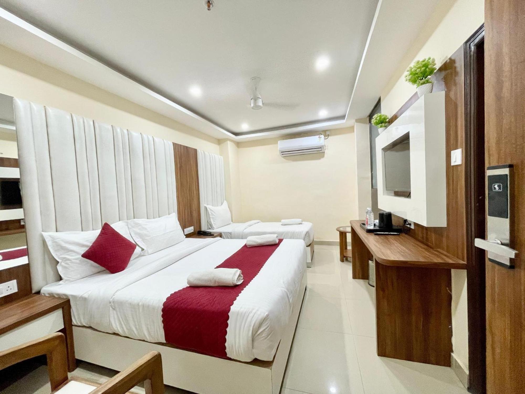 Hotel Shree Radha Krishna Bénarès Extérieur photo