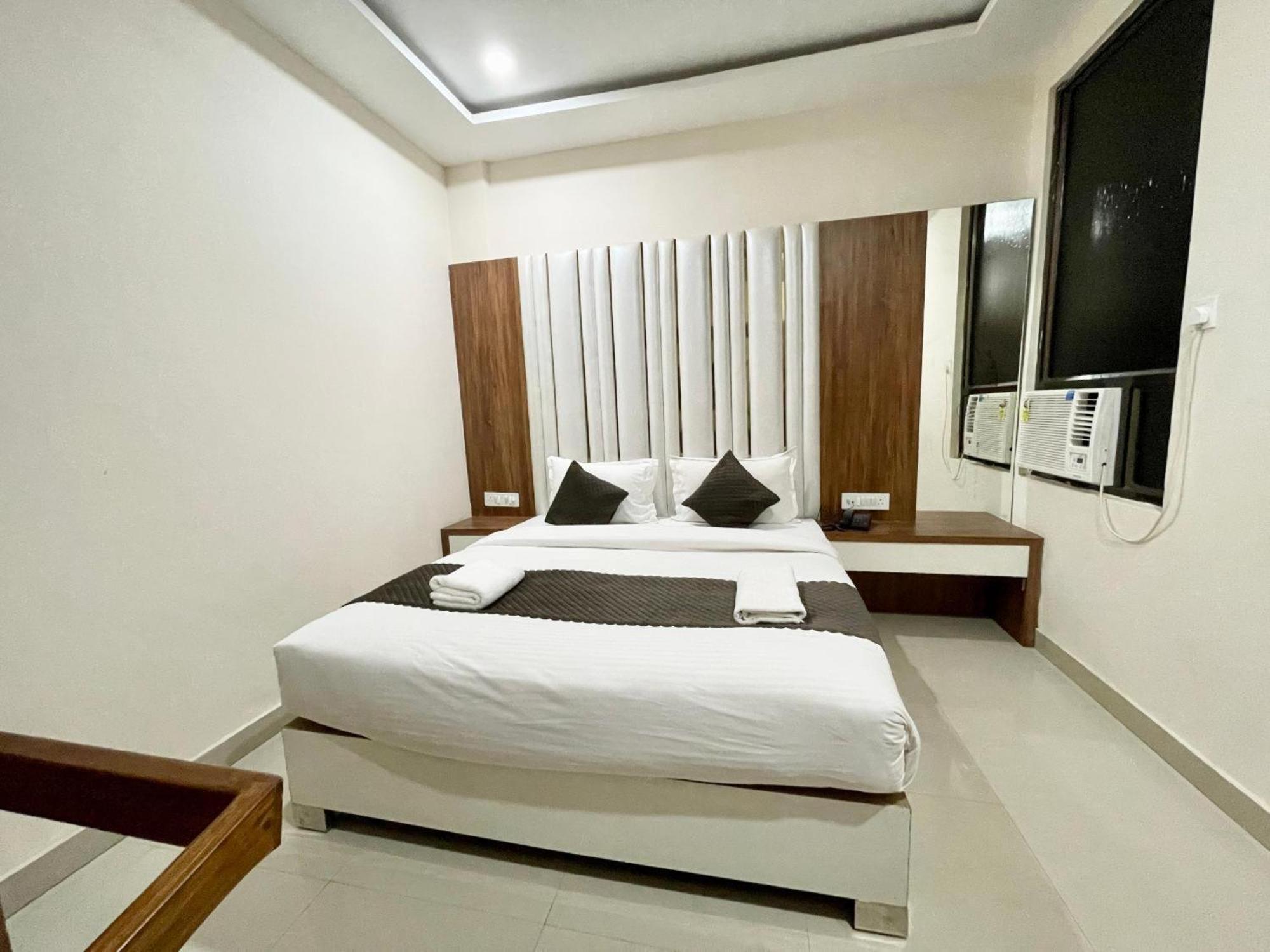 Hotel Shree Radha Krishna Bénarès Extérieur photo