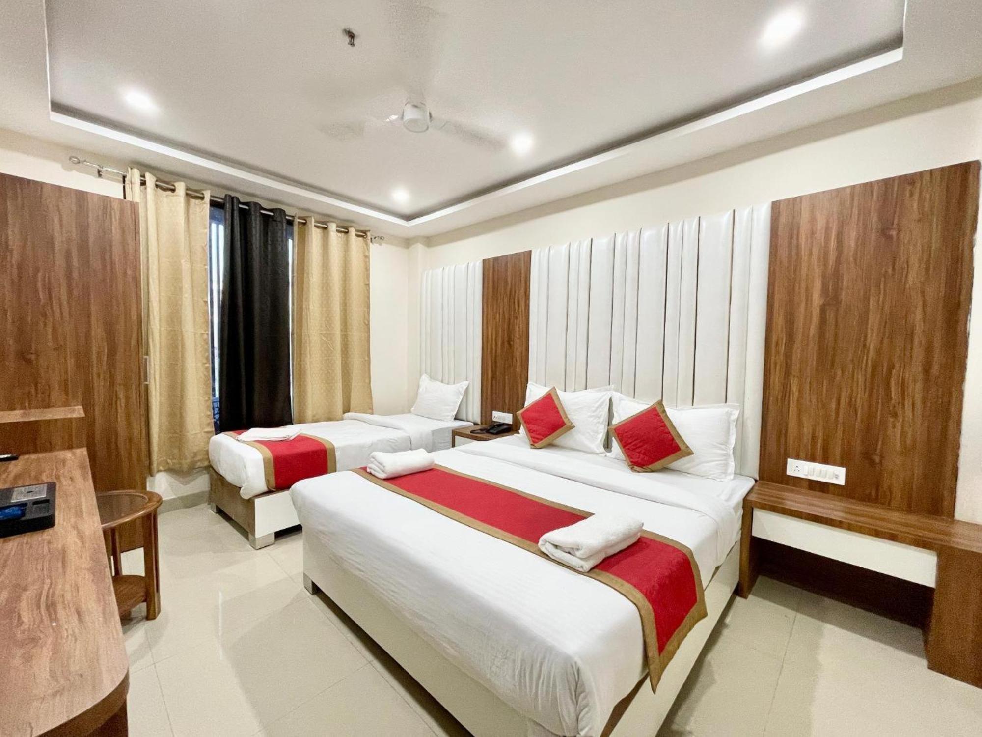 Hotel Shree Radha Krishna Bénarès Extérieur photo