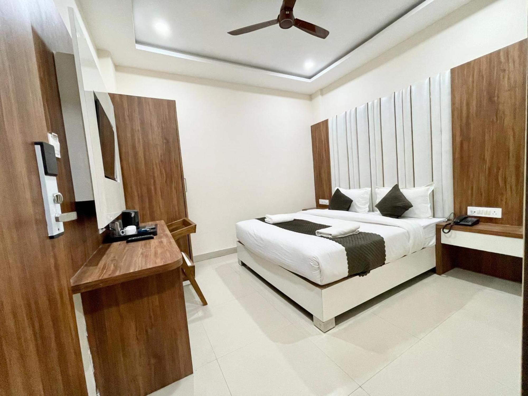 Hotel Shree Radha Krishna Bénarès Extérieur photo